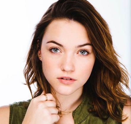 Violett Beane
